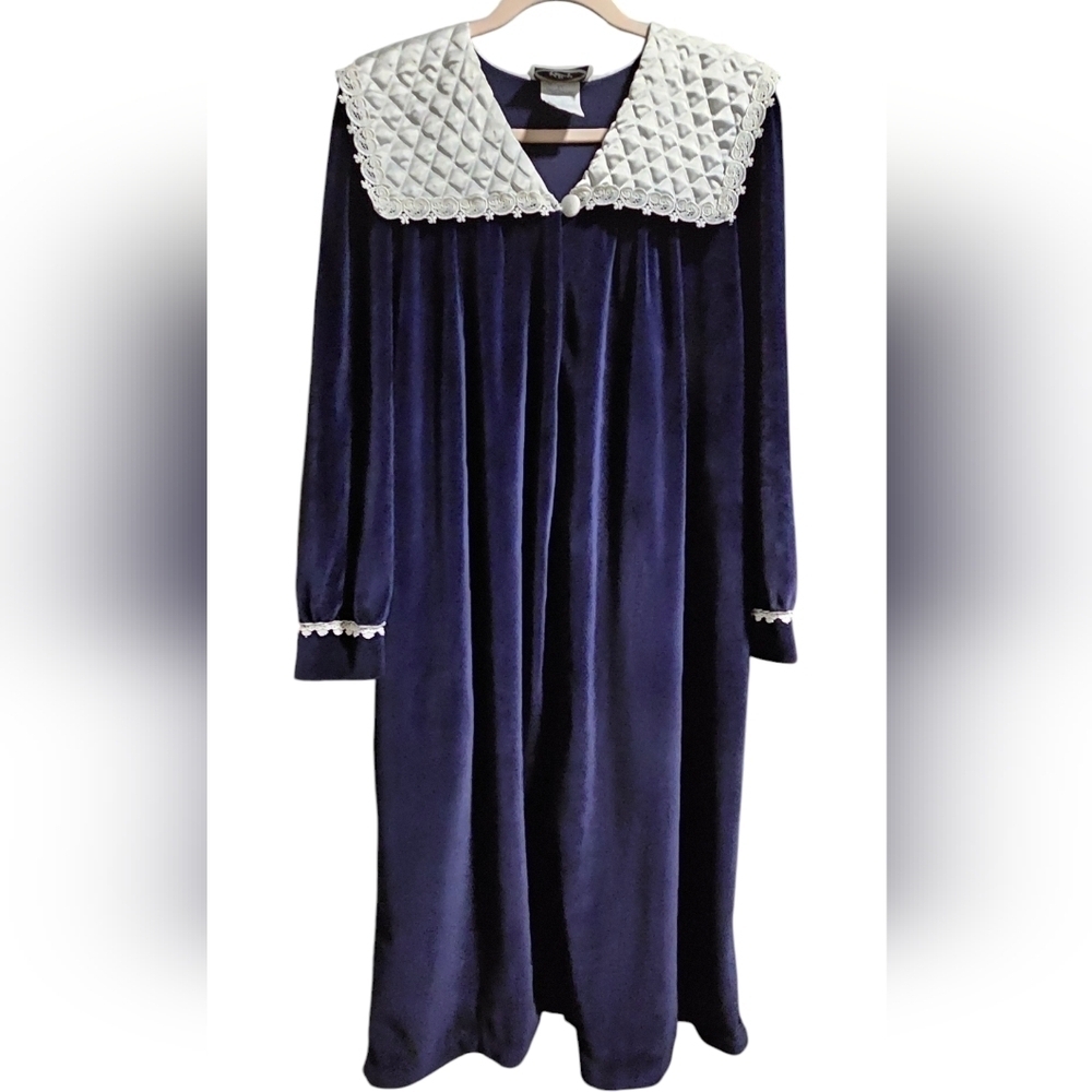 Vintage Kelly made in Canada zip front robe.